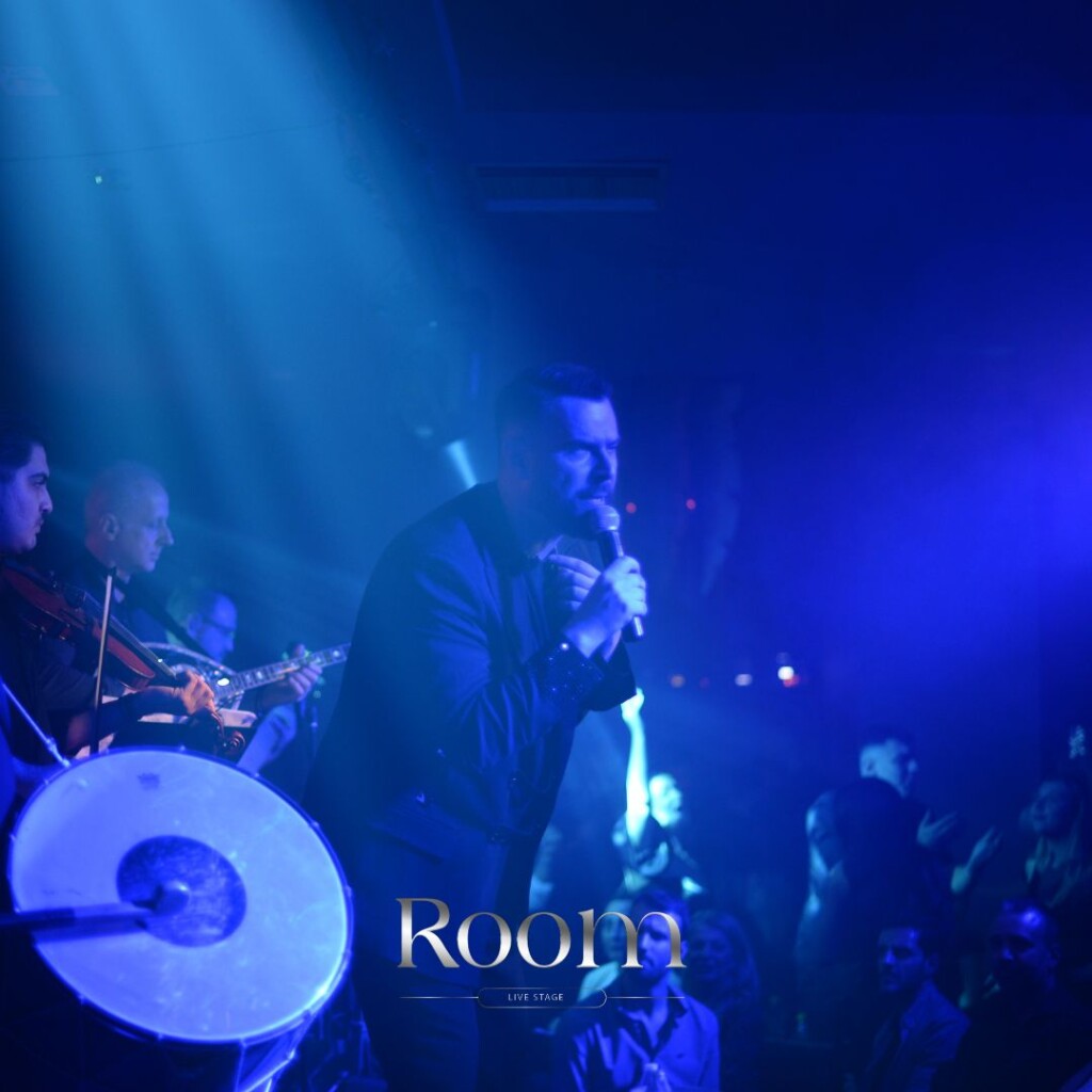 465815293_122119915736531862_2655589651430844652_n-1024x1024 Room Live Stage Θεσσαλονίκη Χρύσπα  2026