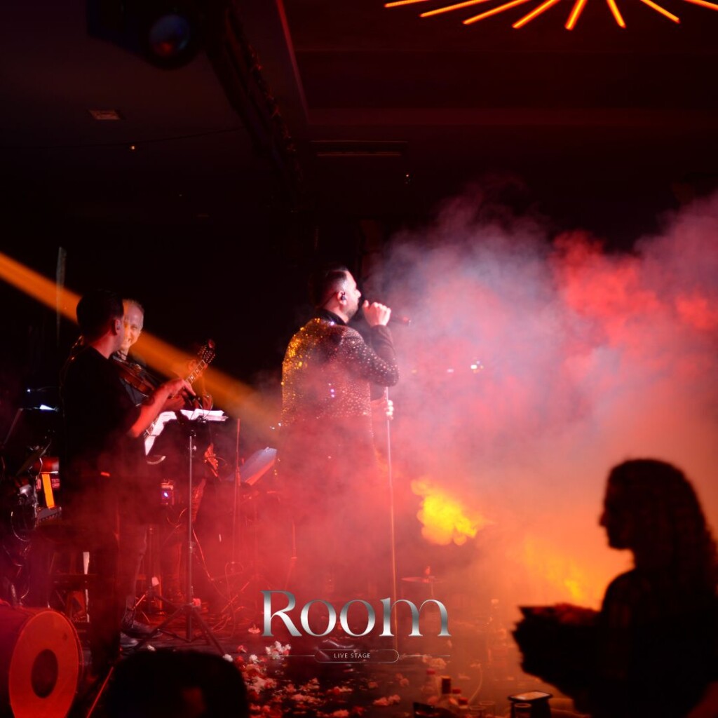 465891940_122119915742531862_5413636446660908342_n-1024x1024 Room Live Stage Θεσσαλονίκη Χρύσπα  2026