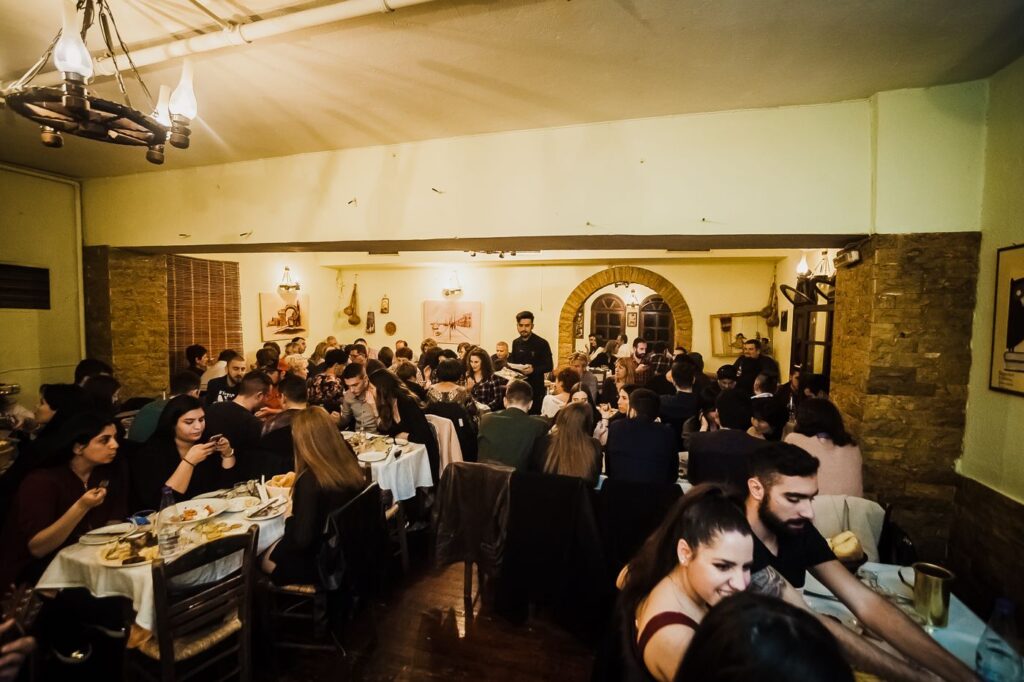 466090945_9235408616478769_8013358006093542720_n-1024x682 Ούζο στον Πίνακα Ρεμπετάδικο Θεσσαλονίκη Τηλέφωνο