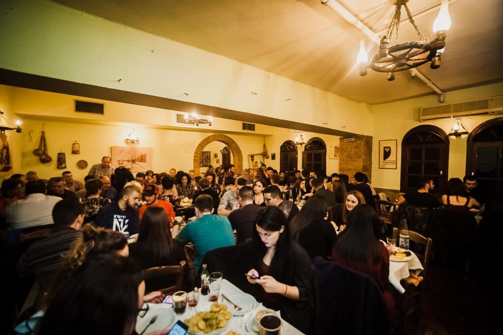 466125345_9235407939812170_981463539439661759_n-1024x682 Ούζο στον Πίνακα Ρεμπετάδικο Θεσσαλονίκη Τηλέφωνο