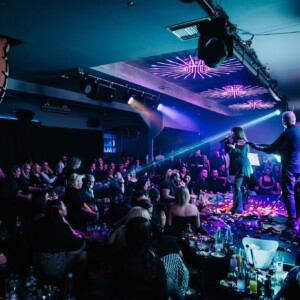 475291397_122134685384531862_7228521868604203763_n-300x300 Room Live Stage Θεσσαλονίκη Χρύσπα  2026