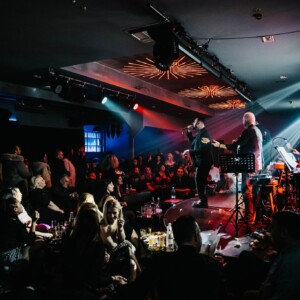 475319989_122134685390531862_230235581080905870_n-300x300 Room Live Stage Θεσσαλονίκη Χρύσπα  2026