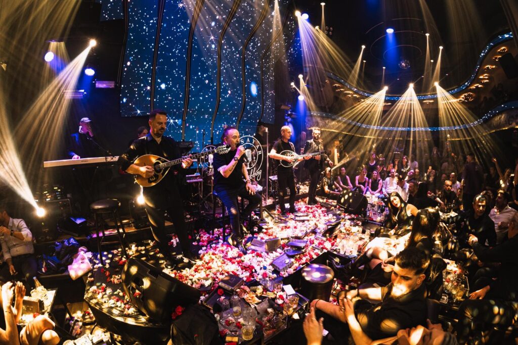 493409913_1083733123780459_8577163828257699268_n-1024x683 Μάκης Δημάκης Βίλυ Ραζή Θεσσαλονίκη Ensayar 2026