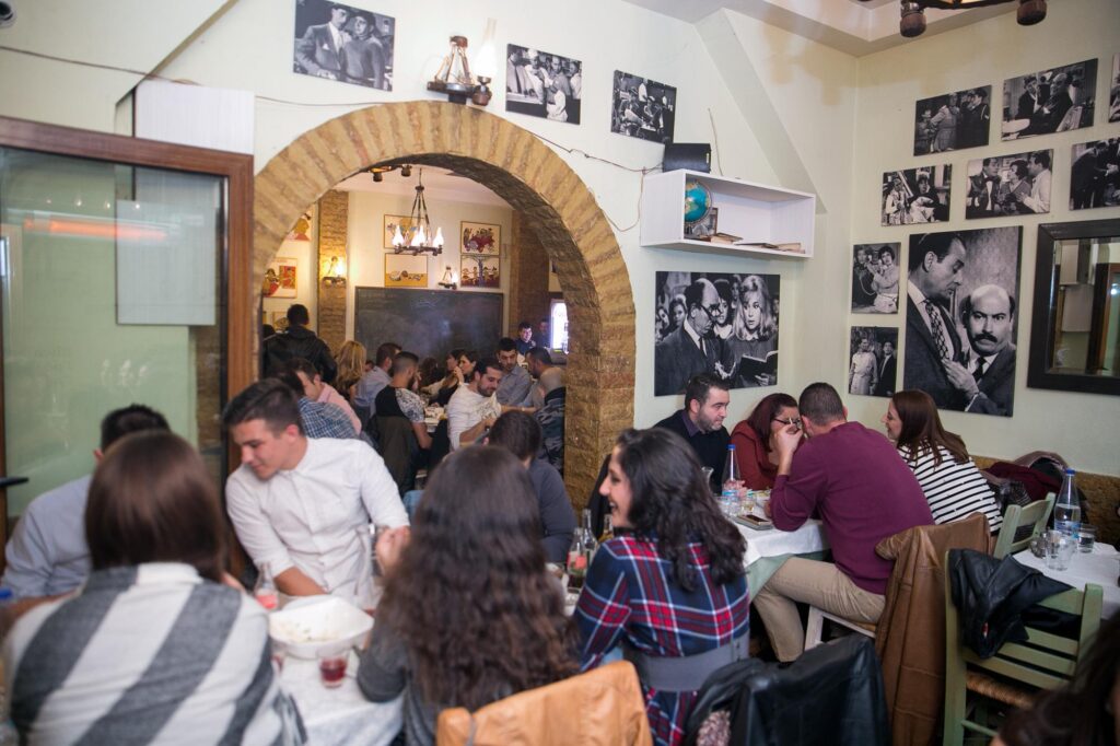 49400894_2270387422980958_1040243737675956224_n-1024x682 Ούζο στον Πίνακα Ρεμπετάδικο Θεσσαλονίκη Τηλέφωνο