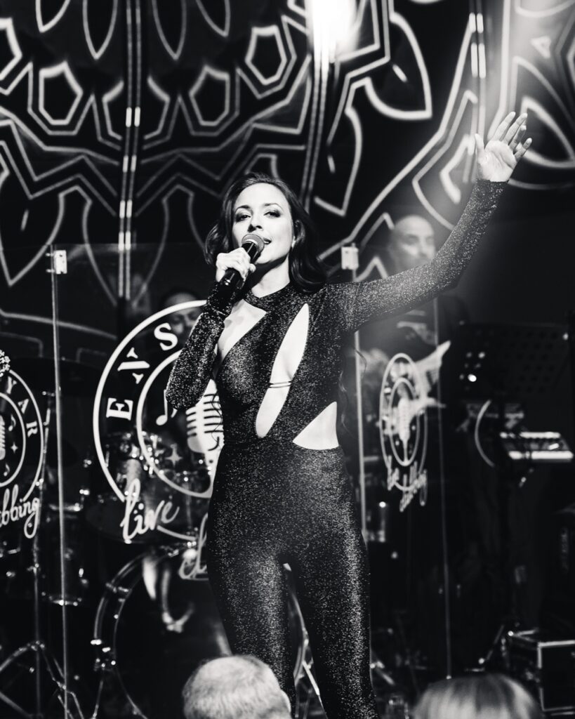 494292156_18270973225285144_1673426111414059371_n-819x1024 Μάκης Δημάκης Βίλυ Ραζή Θεσσαλονίκη Ensayar 2026