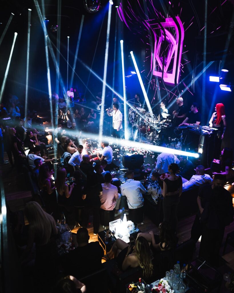 494504025_18270872032285144_7186623070574745995_n-819x1024 Μάκης Δημάκης Βίλυ Ραζή Θεσσαλονίκη Ensayar 2026