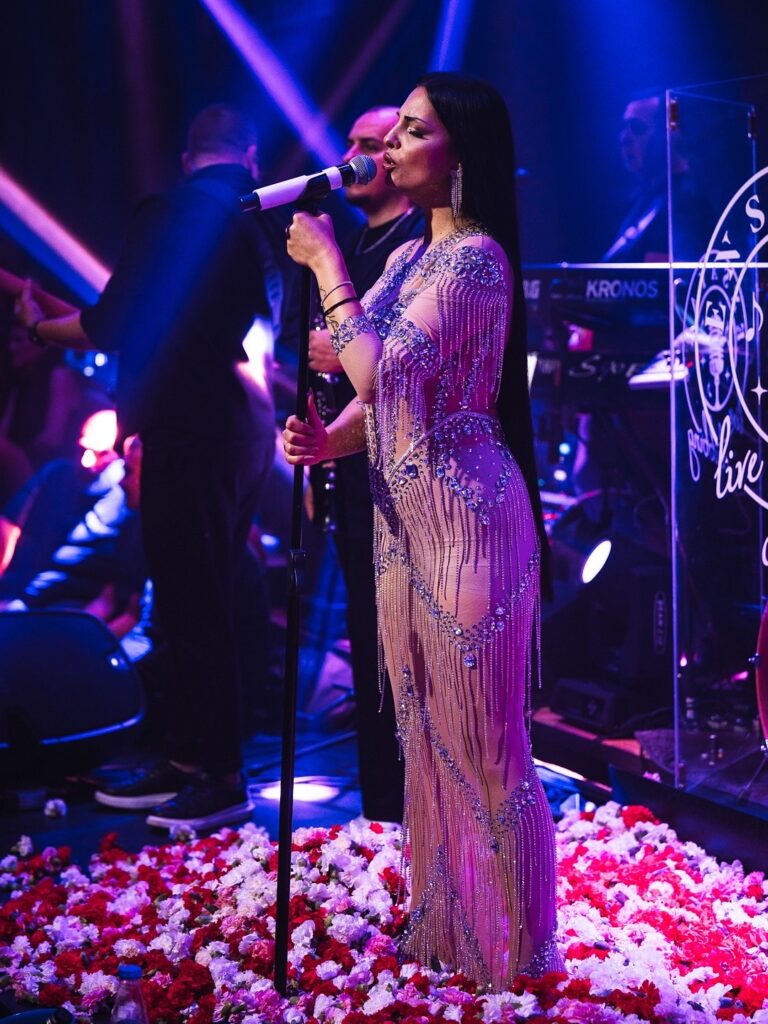 579878375_18296953537285144_5749638958708904938_n-768x1024 Μάκης Δημάκης Βίλυ Ραζή Θεσσαλονίκη Ensayar 2026