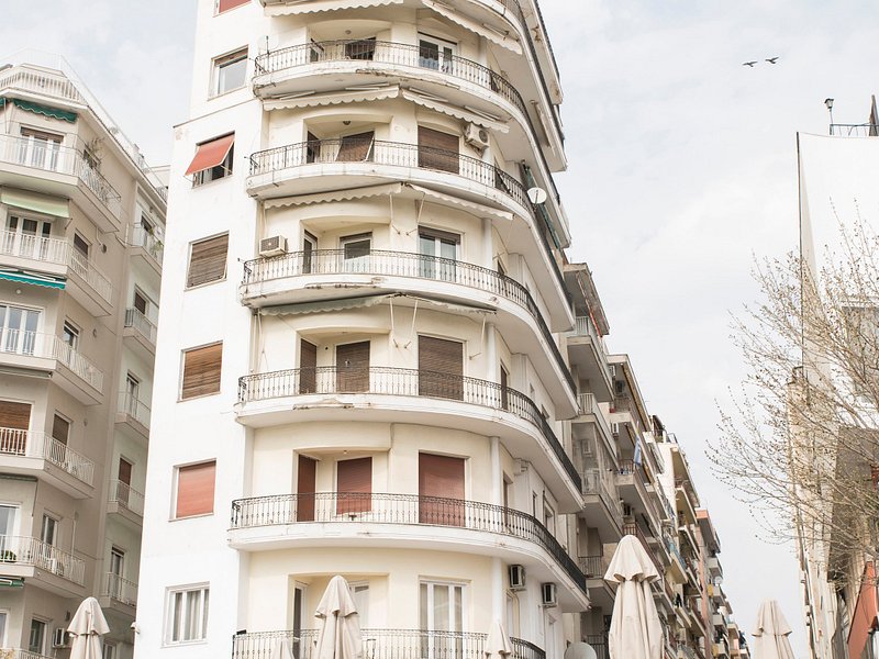 Oval BISTRONOMY Cafe Bar Θεσσαλονίκη 2026