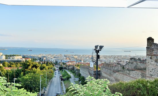 caption-3 ΕΚΤΟΣ ΤΩΝ ΤΕΙΧΩΝ ΘΕΣΣΑΛΟΝΙΚΗ ΣΤΑ ΚΑΣΤΡΑ ΡΕΜΠΕΤΑΔΙΚΟ 2022