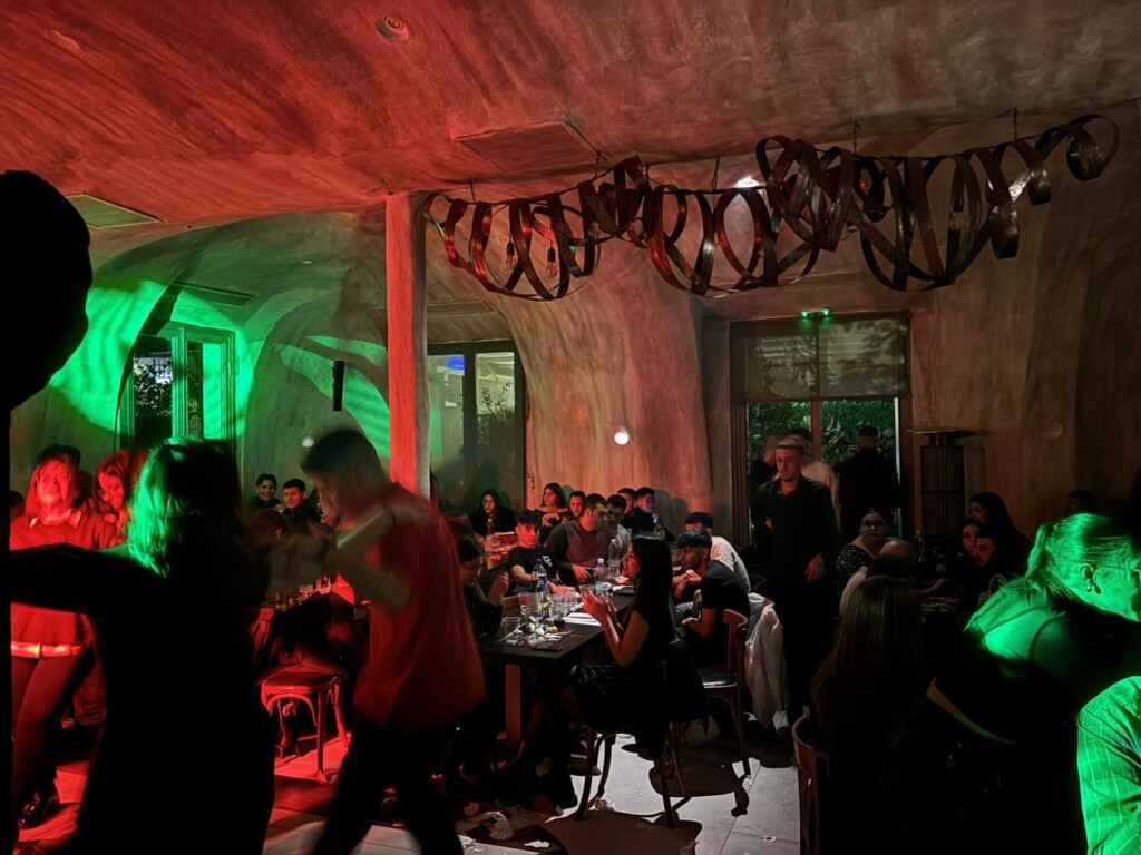 viber_image_2025-02-11_08-51-58-891-1024x768 Merlot Σκηνή Ρεμπετάδικο Λαδάδικα Θεσσαλονίκη